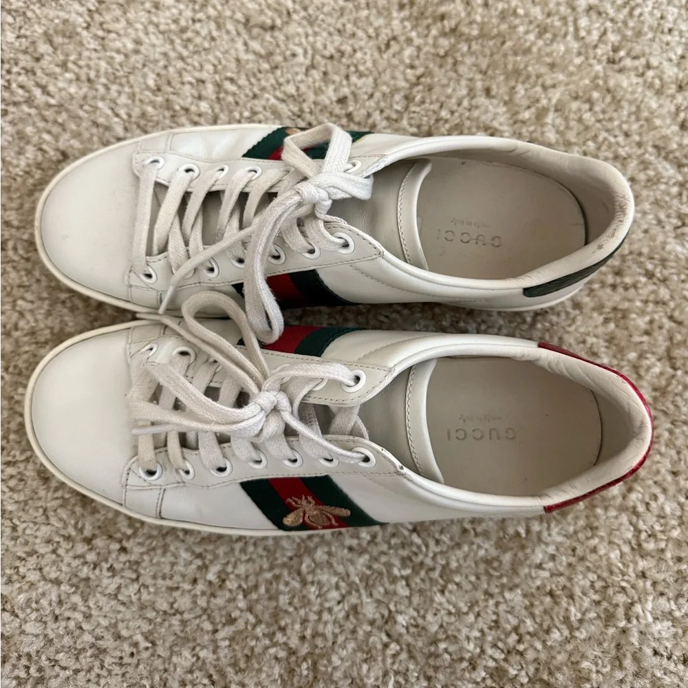 Authentic Gucci White Leather Sneakers with Red and Green Accents - Picture 2 of 4